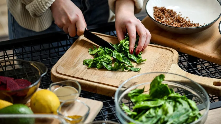 Leafy Greens Linked to Improved Lung Function and Reduced COPD Risk, Study Suggests