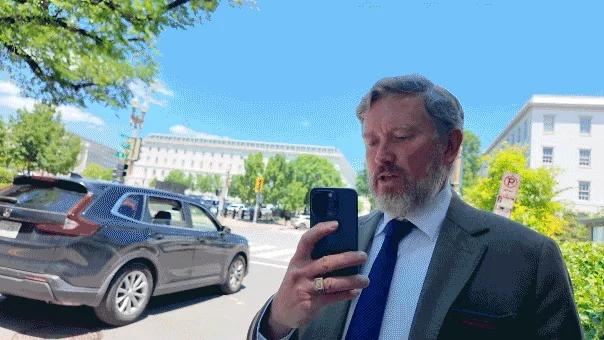 Massie Confronts Reporter During Inquiry into Ex-Girlfriend's Allegations