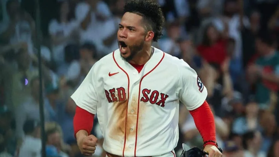 Red Sox Star Willson Contreras Weeps for Venezuela After Homer, Ejected Minutes Later