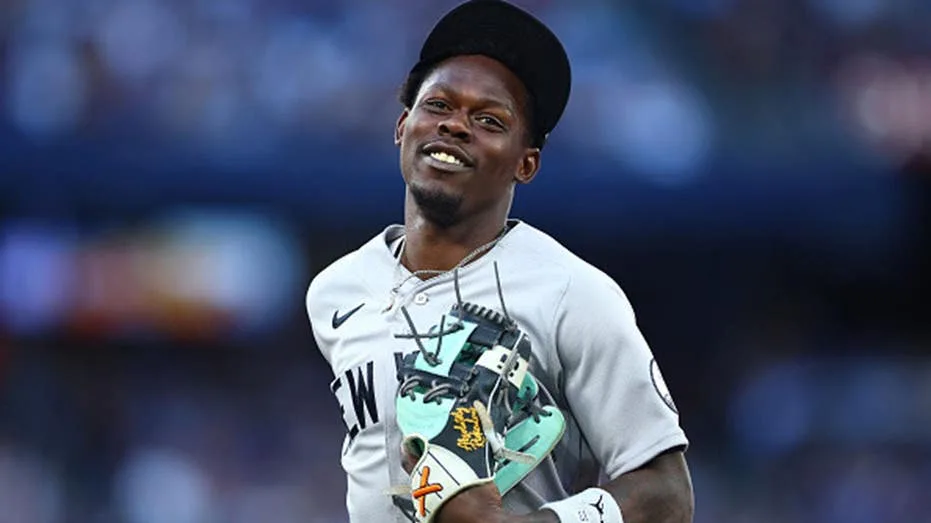 Jazz Chisholm Jr. Blames Umpire After Botching Routine Ground Ball for Yankees
